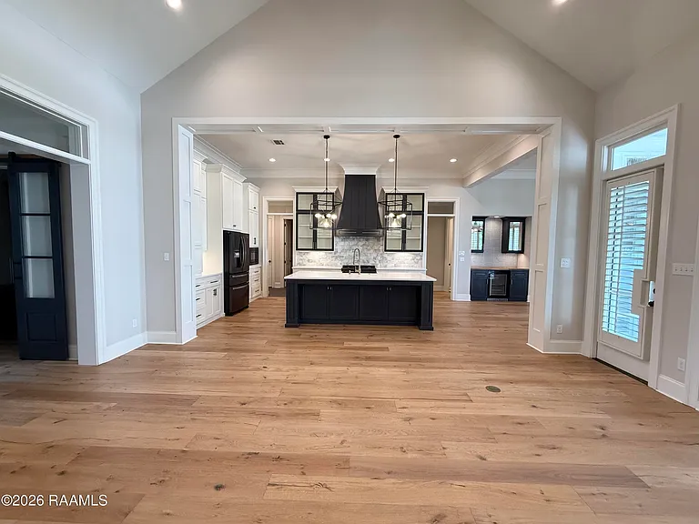 102 Orchard Park Ave — Photo 5
