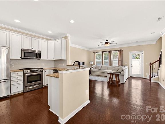 3rd image of 6453 Silver Star Ln