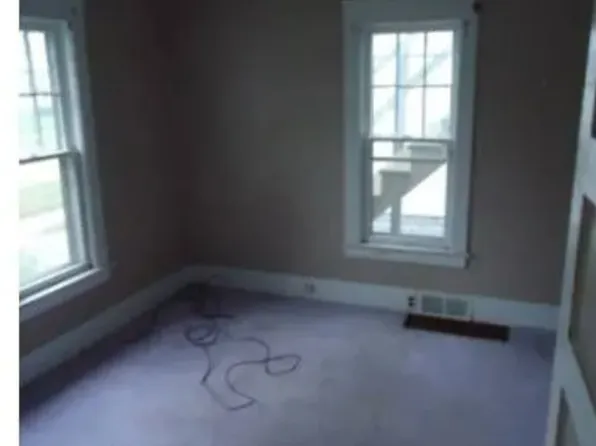 1106 Barrie Ave, Flint, MI 48507