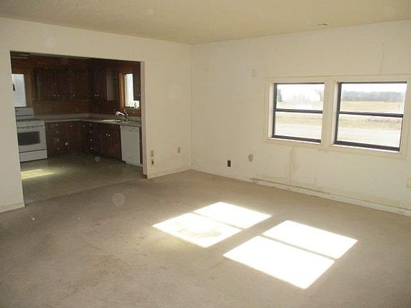 5th image of 212 S Walnut St