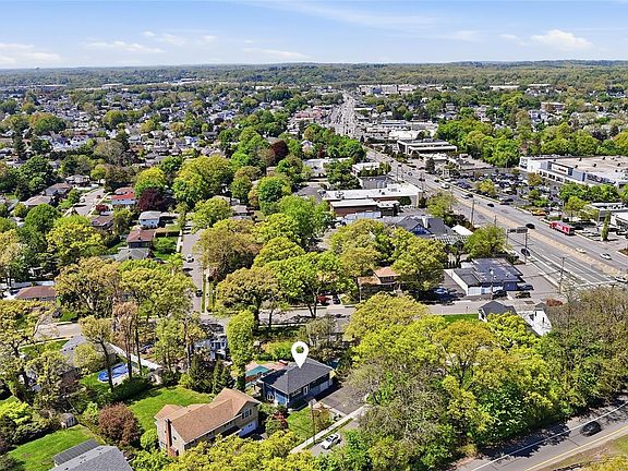 4th image of 18 Park Drive E