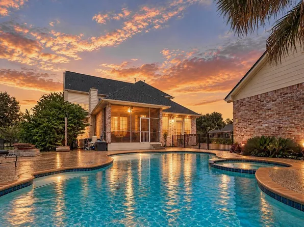 33103 Whickham Cir, Weston Lakes, TX 77441