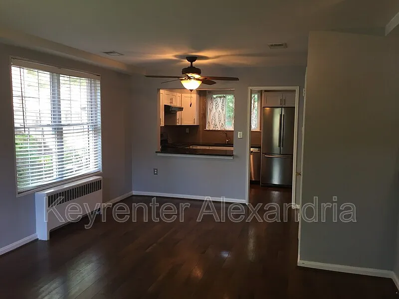 3 bed, 1.0 bath, 1116 sqft, $3,000 — Photo 3