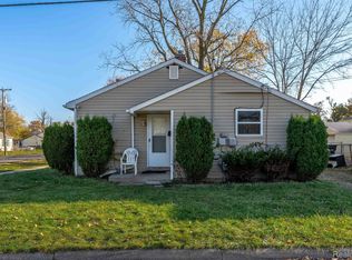 32262 Hillsdale Ct, Westland, MI 48186