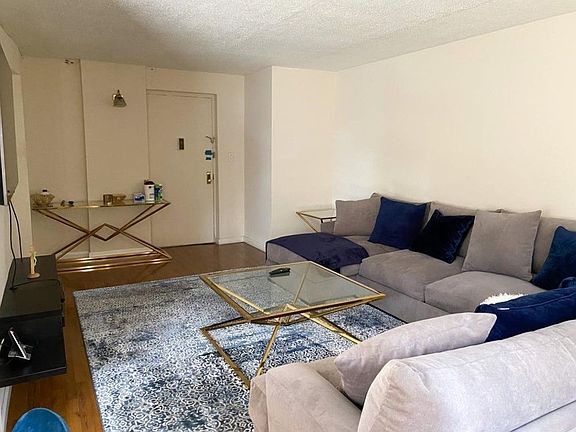 3rd image of 6425 Broadway APT 3