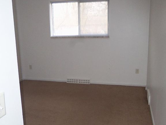 4th image of 327 E Everettdale Ave