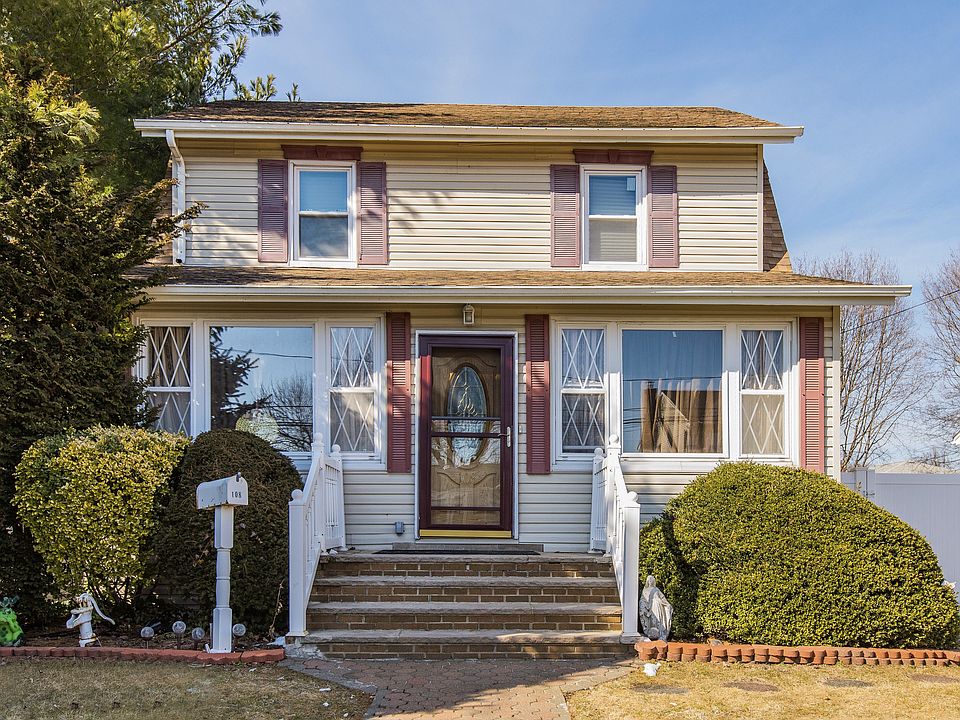 1st image of 108 Chapman Ave