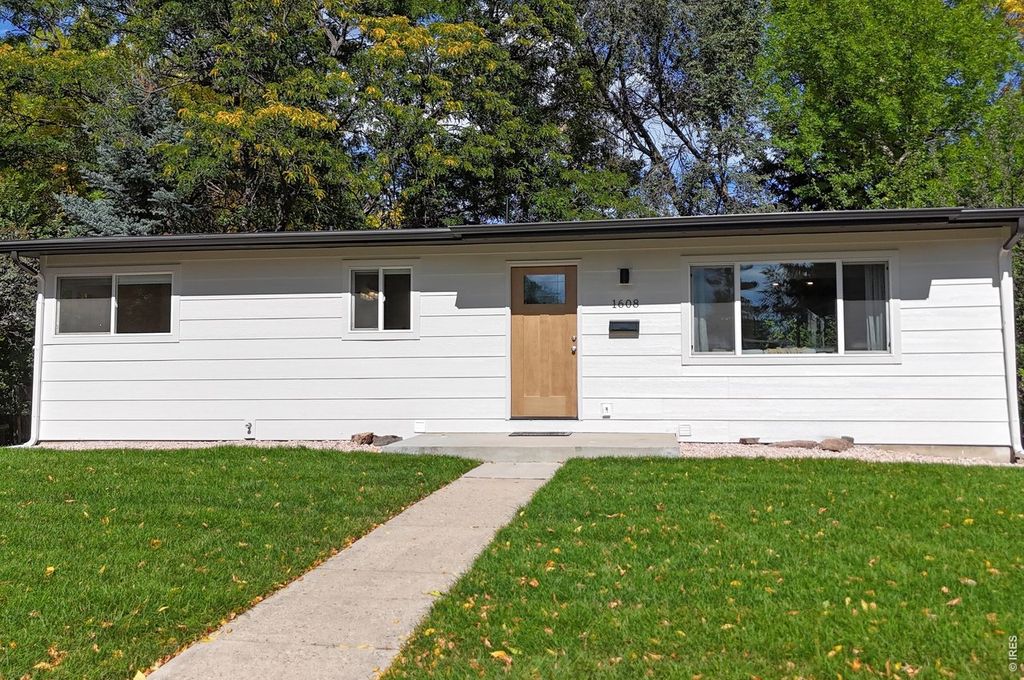 1608 Collins Ct