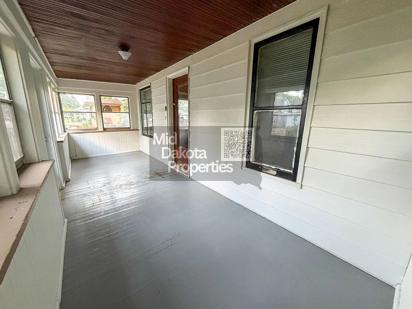 933 E 5th-3 Bedroom House — Photo 2