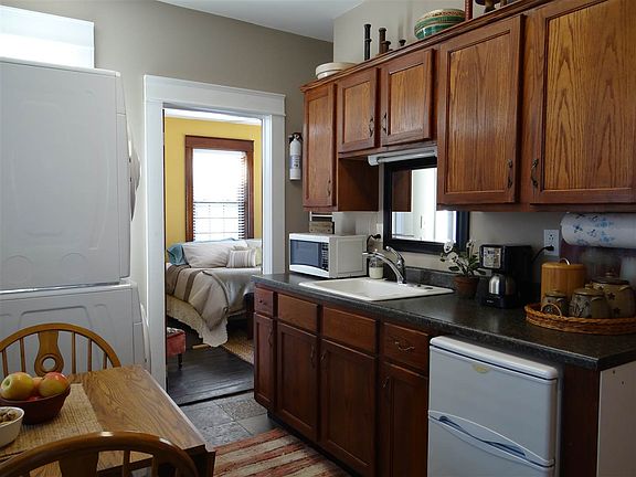 2nd image of 105 Amelia St
