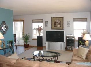 270 Wedgewood Cir, Lake In The Hills, IL 60156