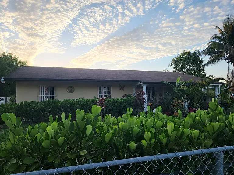 15830 E Bunche Park Dr — Photo 2