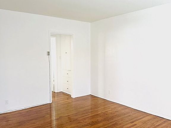 4th image of 231 Redondo Ave #4