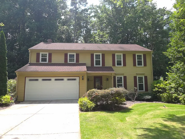 190 Barrington Dr E — Photo 1