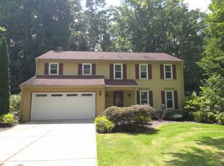 190 Barrington Dr E, Roswell, GA 30076