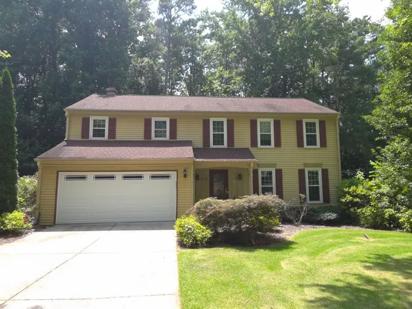 190 Barrington Dr E, Roswell, GA 30076
