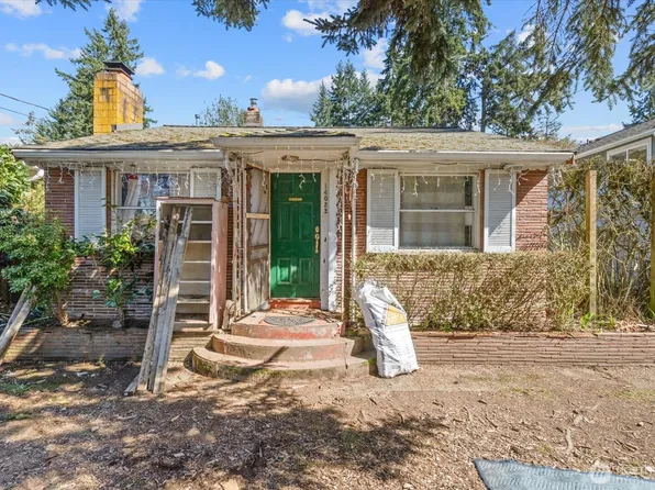 14022 Roslyn Place N, Seattle, WA 98133