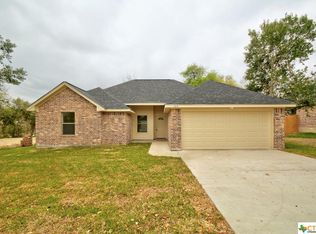 182 River Park Dr, Luling, TX 78648