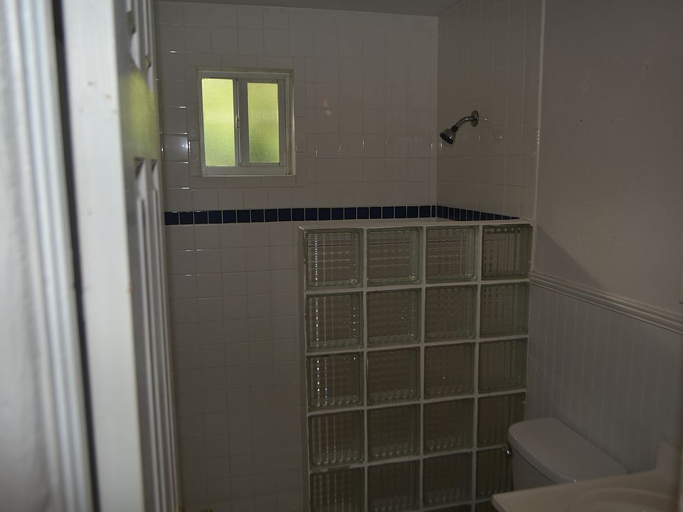 2nd image of 413 N Oleander Ave APT 4