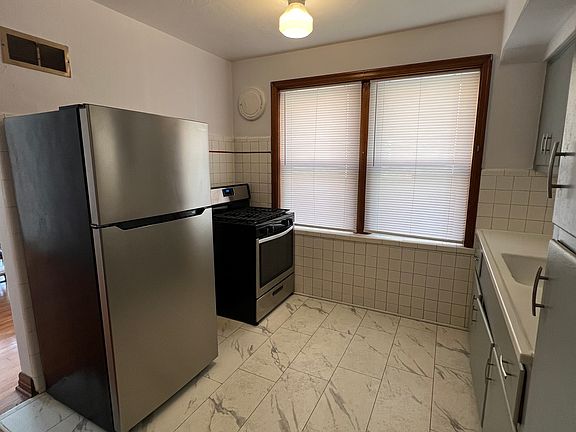 3rd image of 5427 Rhodes Ave Floor 2