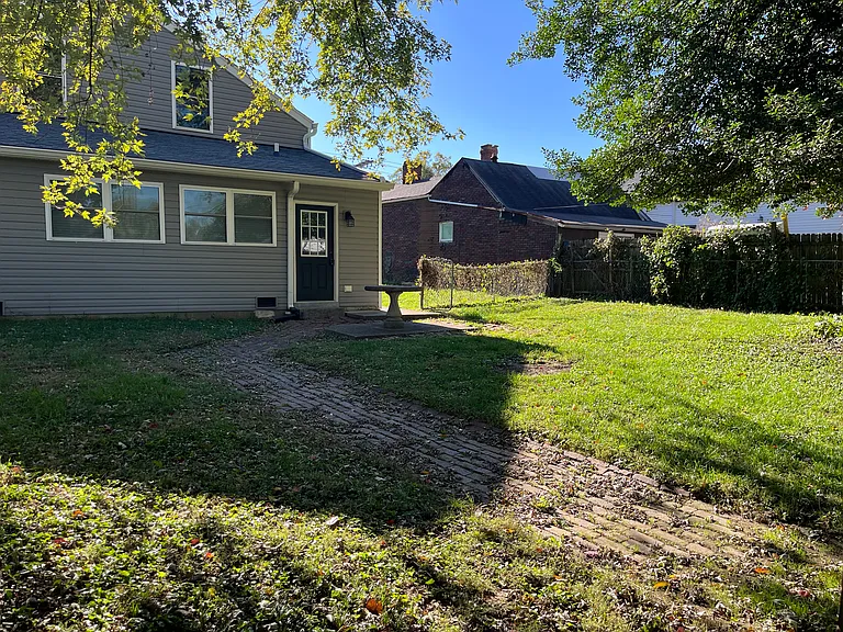 1127 Goss Ave — Photo 11