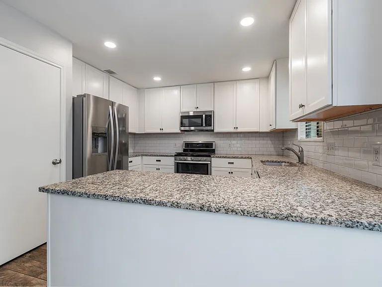 7501 Whistlestop Dr — Photo 4
