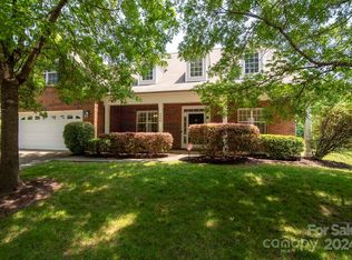5908 Kirkwynd Commons Dr, Charlotte, NC 28278