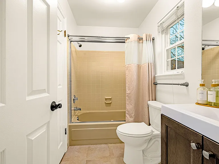 108 Cobblestone Dr — Photo 7