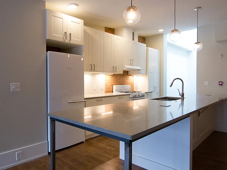 1121 Walnut St #3 — Photo 7