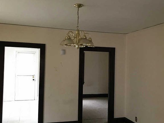 5th image of 3670 Vine St