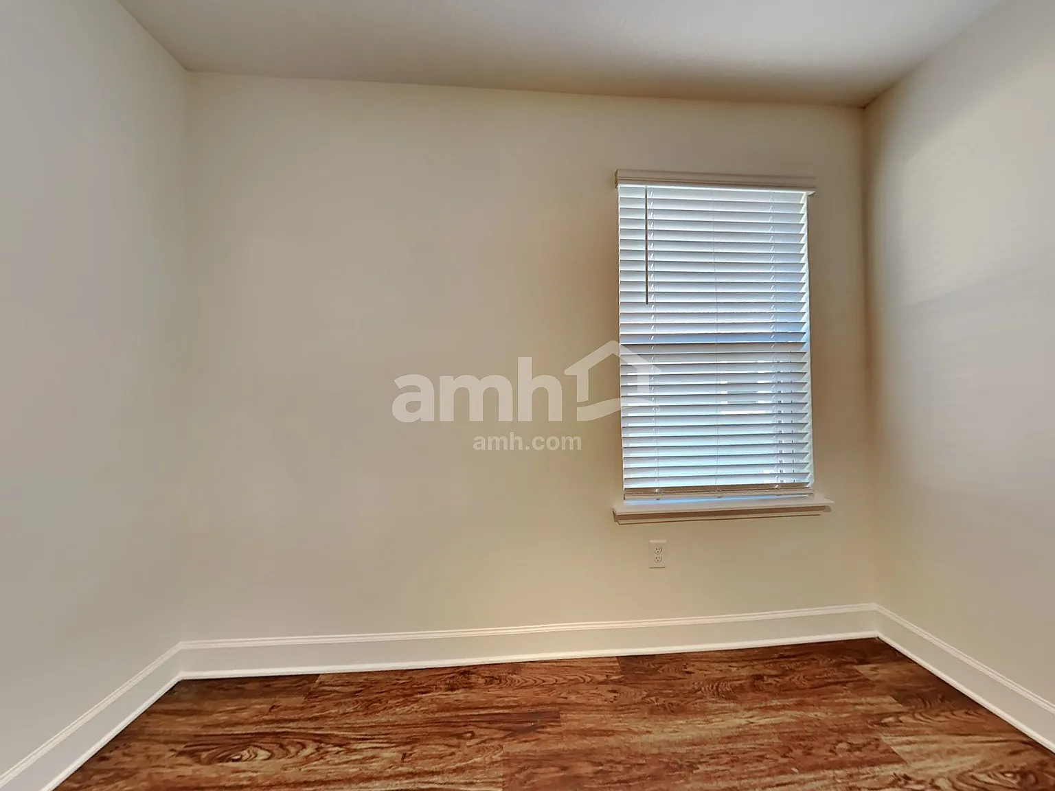 4 bed, 2.5 bath, 2078 sqft, $2,330 — Photo 4