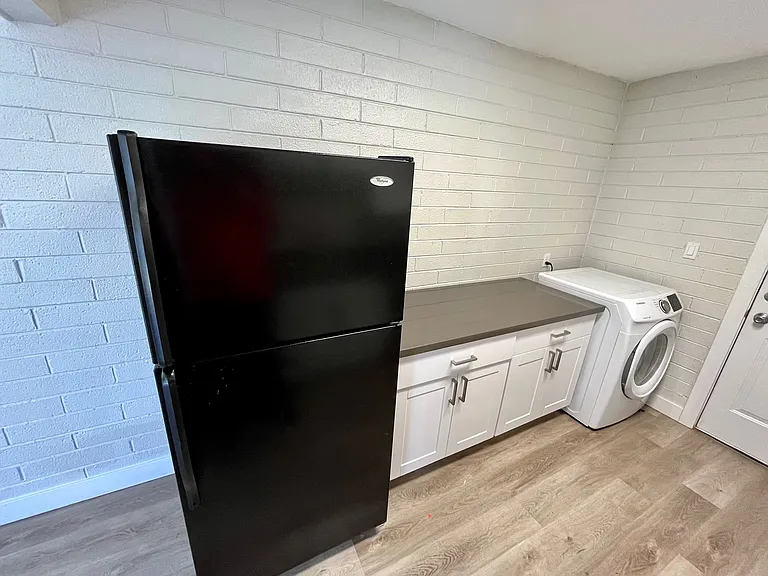 221 N Elm St #C — Photo 9