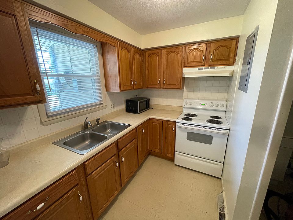 1st image of 2410 Windy Hill Ln