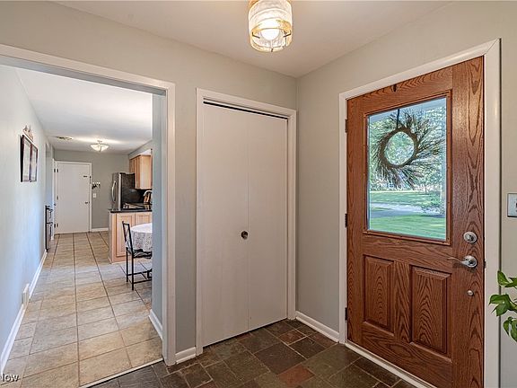 3rd image of 955 Oakview Dr
