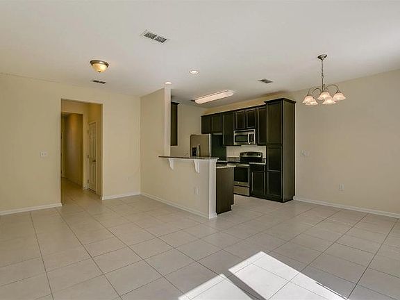 3rd image of 11 Moultrie Village Ln