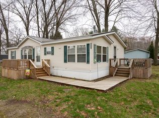 11860 Sams Lndg, Shelbyville, MI 49344