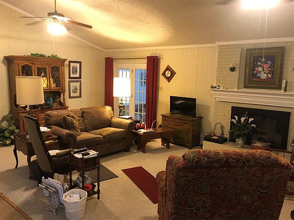 3rd image of 150 Poinsetta Cir