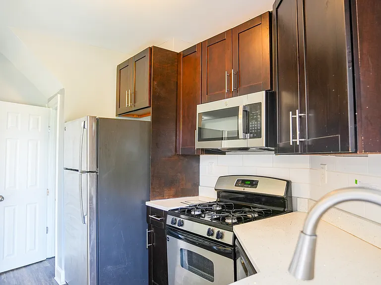 1204 Bonaparte Ave — Photo 20