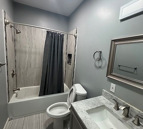 4th image of 5121 Washington Ave