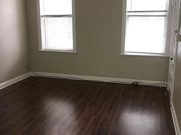 2nd image of 2222 W Lyndale St #2