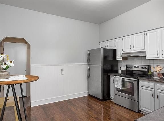 4th image of 5716 Lansdowne Ave