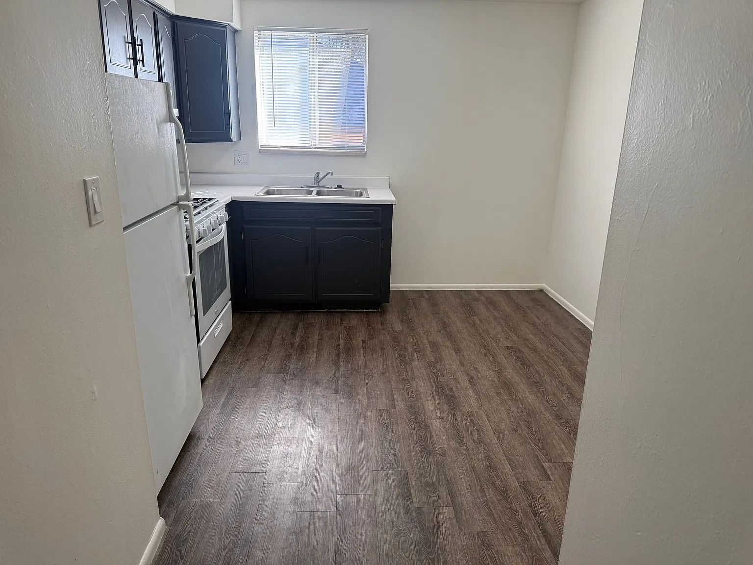 2 bed, 1000 sqft, $1,300 — Photo 2