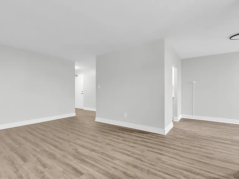 3189 King St E — Photo 8