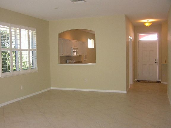 5th image of 1681 Victoria Cir