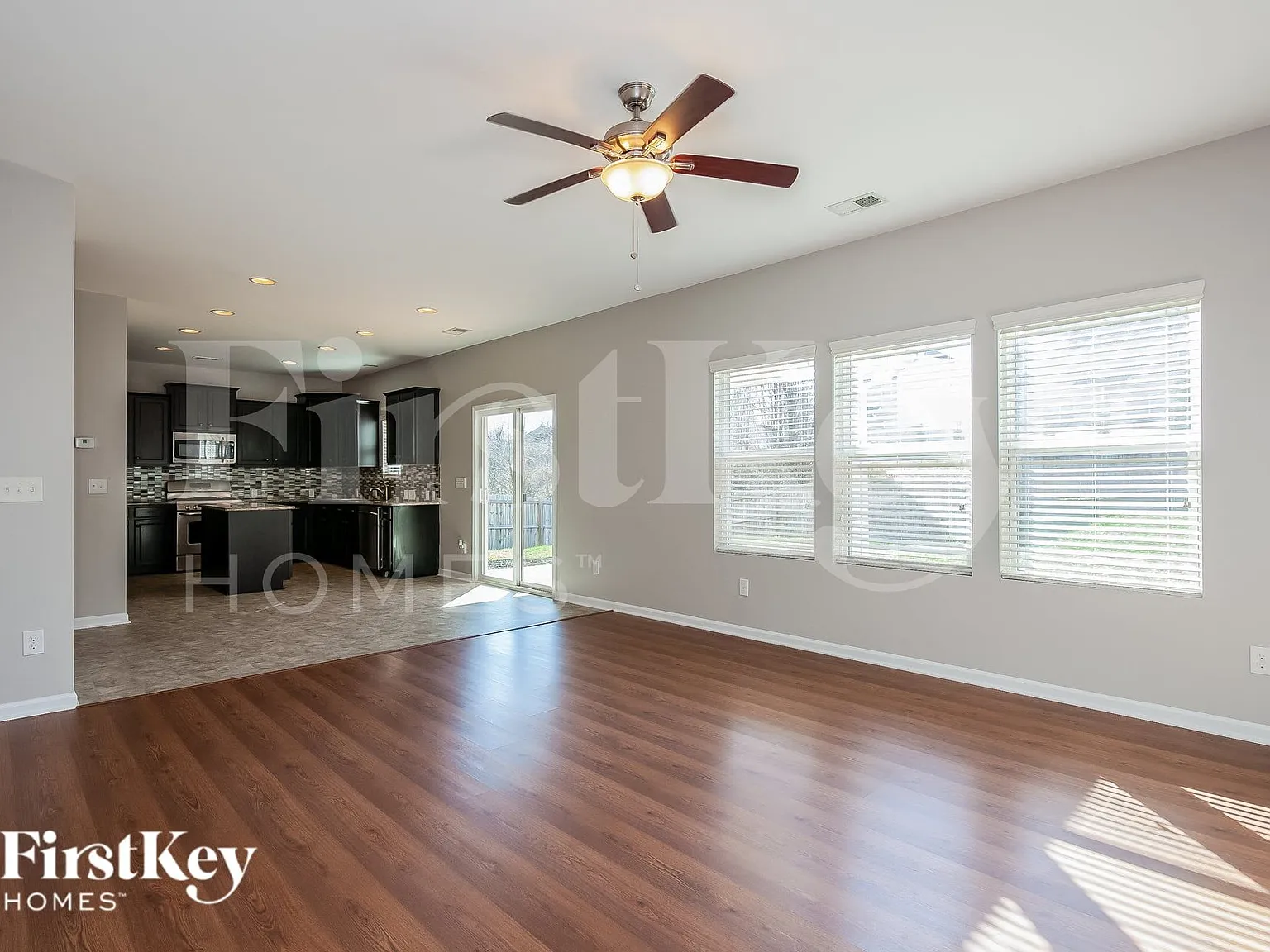 4 bed, 2.5 bath, 2359 sqft, $2,440 — Photo 3