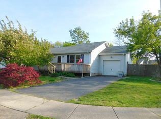 5 Ojibwa Ct, Waretown, NJ 08758