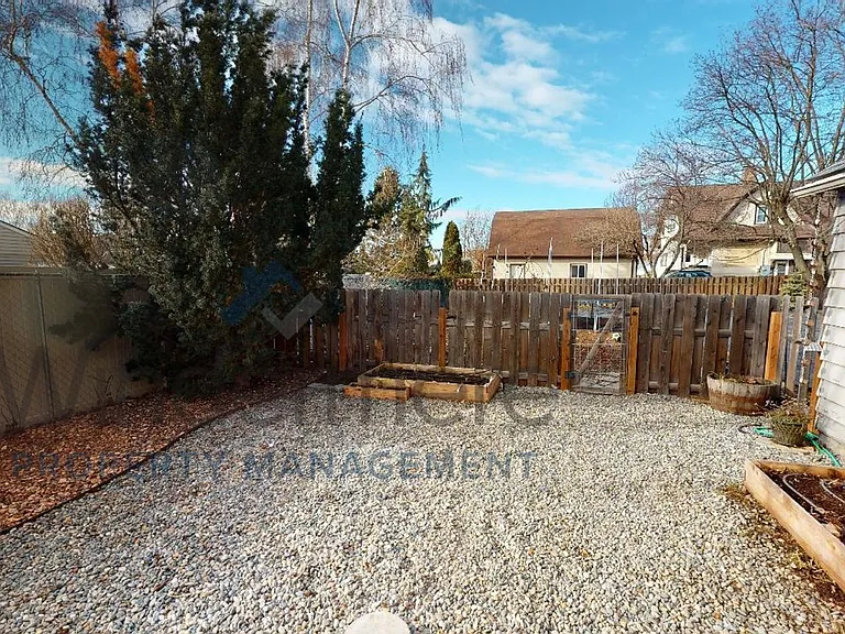 512 Columbia St — Photo 9