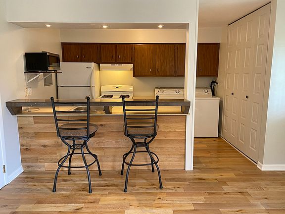 5th image of 1540 Cove Dr Unit 242-A