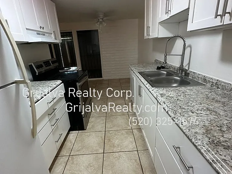 3325 S Elson Ave — Photo 4