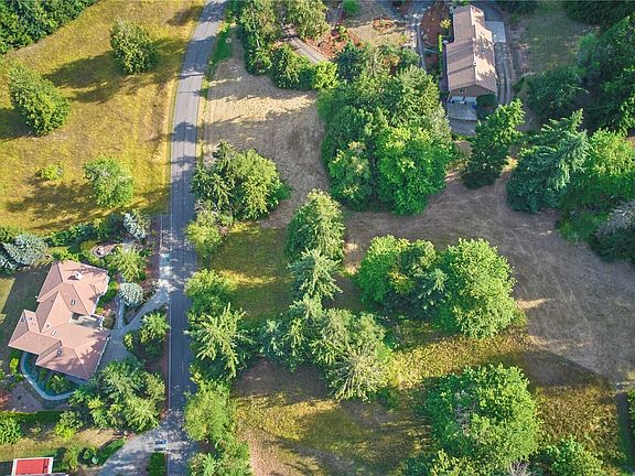 2nd image of 913 Fox Hollow Drive
